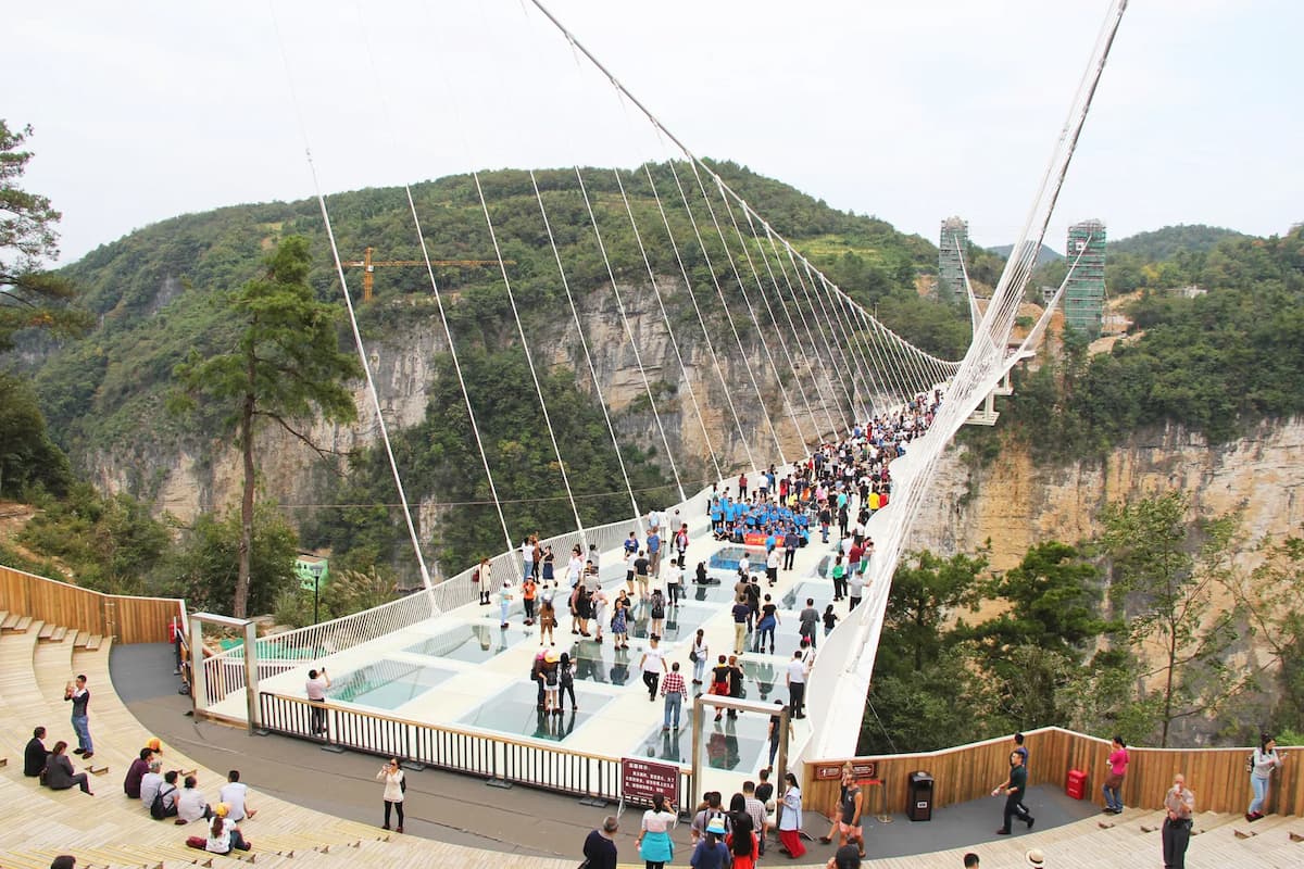 Jembatan Kaca (Glass Bridge): Daya Tarik, Keamanan, dan Tips