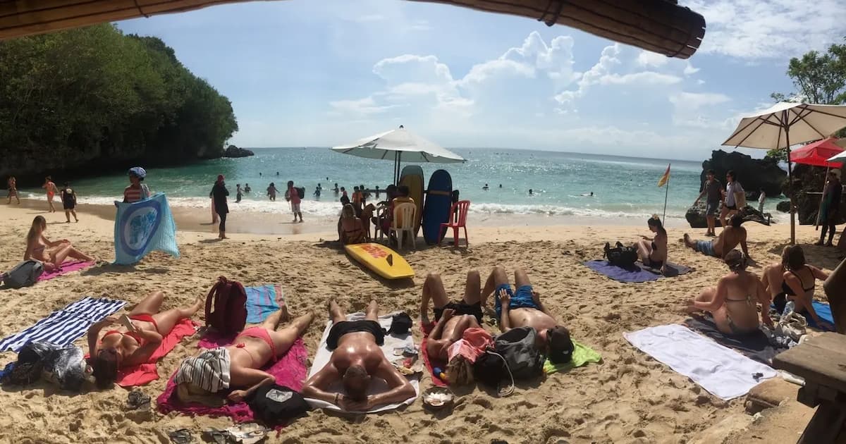Panduan Pantai Padang Padang 2026: Semua yang Perlu Anda