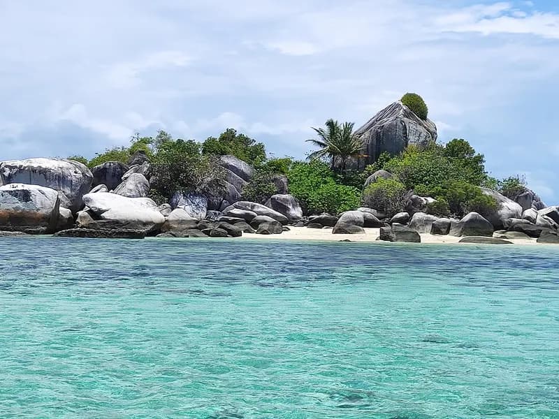 Panduan Wisata Belitung 2026: Pantai, Pulau, dan Kuliner