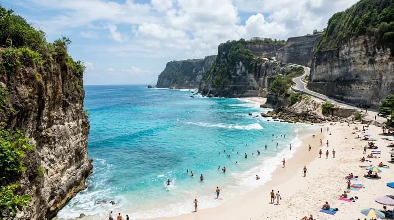 Pantai Melasti Ungasan Bali dengan tebing kapur putih dan air laut berwarna toska