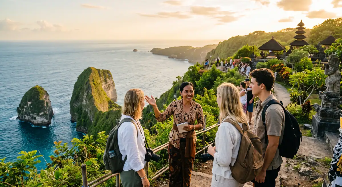 Pemandu wisata lokal menjelaskan destinasi kepada wisatawan