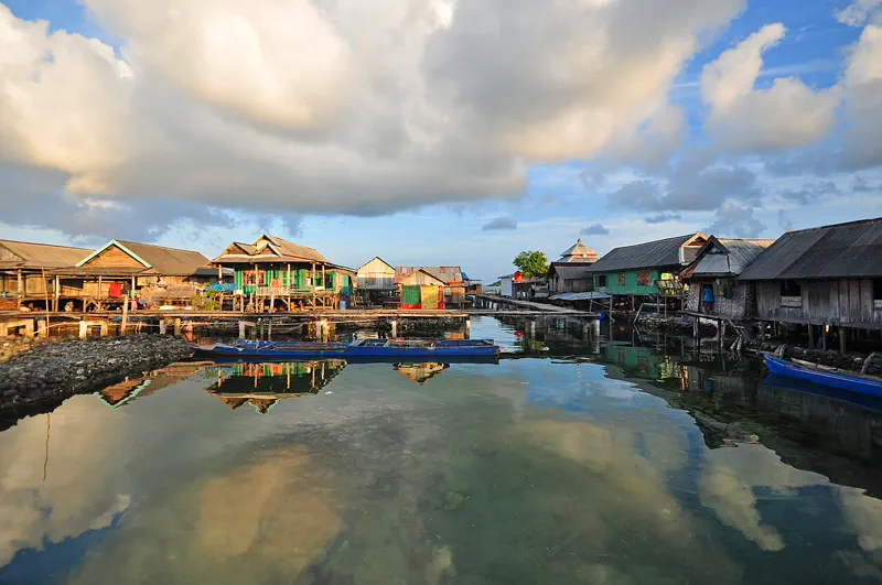 Rumah terapung masyarakat Bajo di Desa Bajo Sampela, Wakatobi