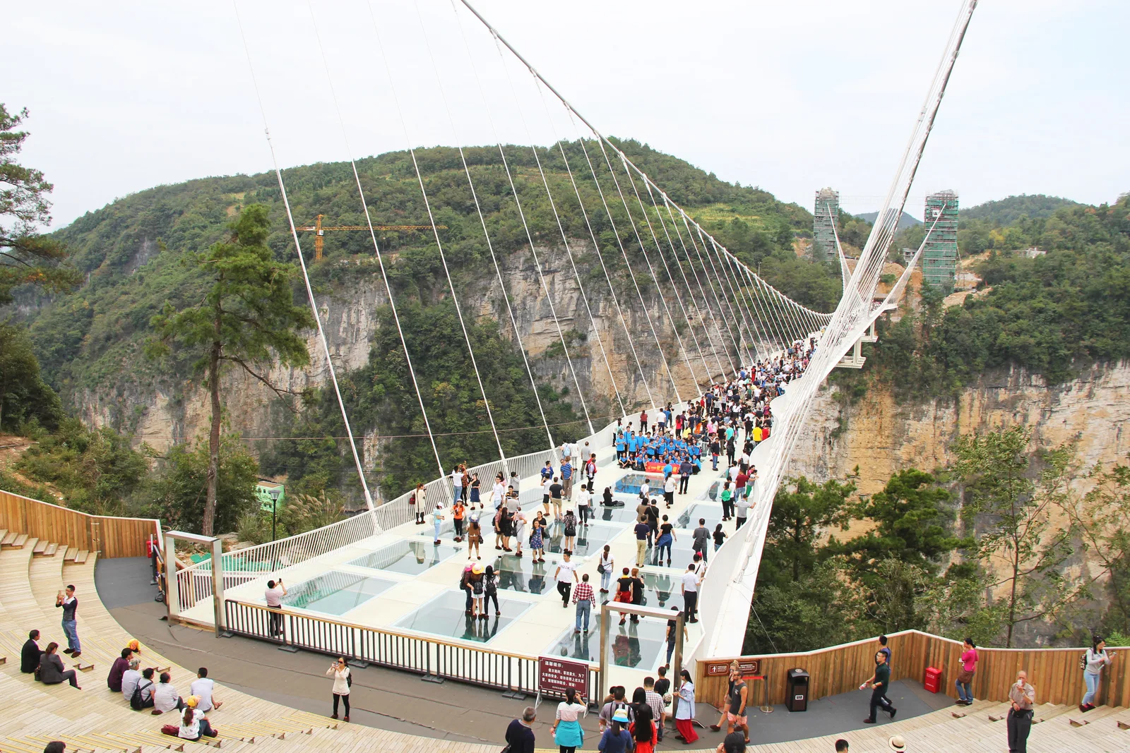 Jembatan Kaca (Glass Bridge): Daya Tarik, Keamanan, dan Tips