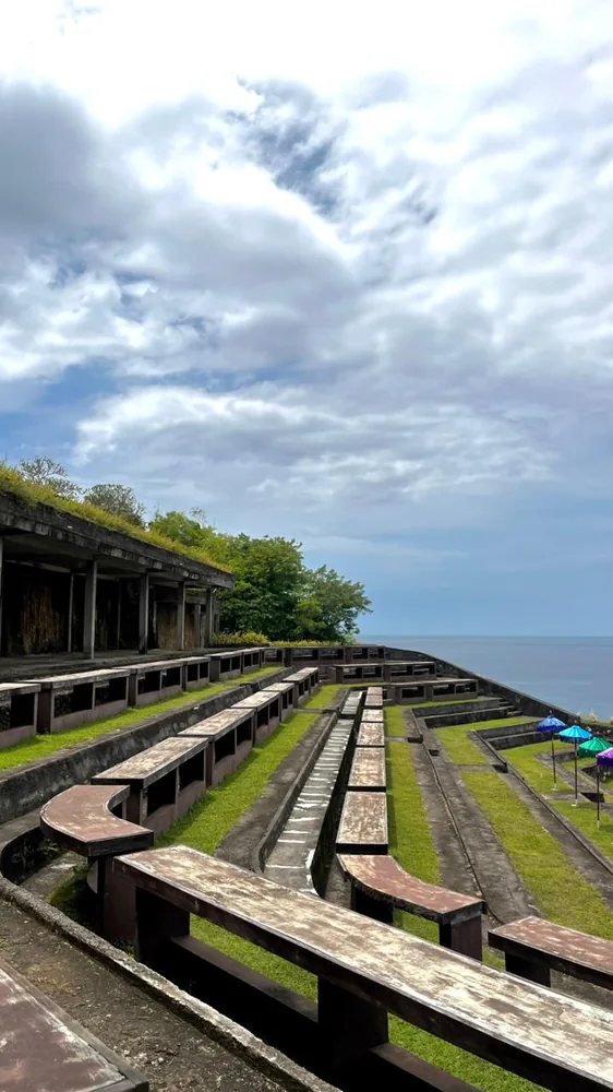 Tedung Jagat Amphiteater di kawasan wisata Gunung Payung