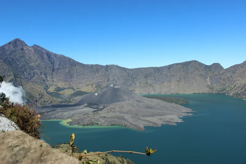 Panduan Mendaki Gunung Rinjani 2026: Jalur, Biaya, dan Tips