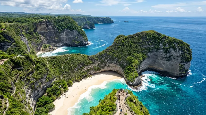 Tebing Nusa Penida sebagai bagian itinerary Bali hari kedua